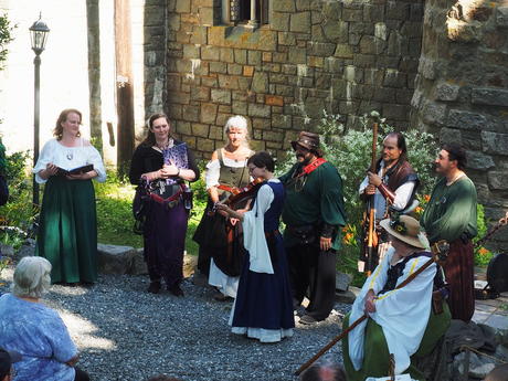 The fiddler Lydia Ahlstrom at the finale
