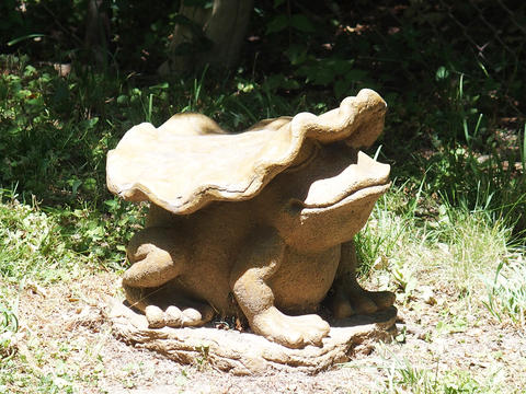 Frog sculpture