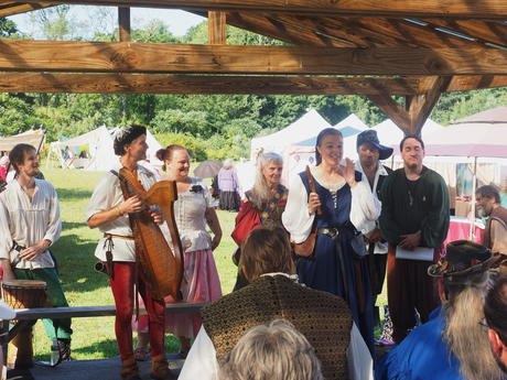 A Fair Minstrel at the finale