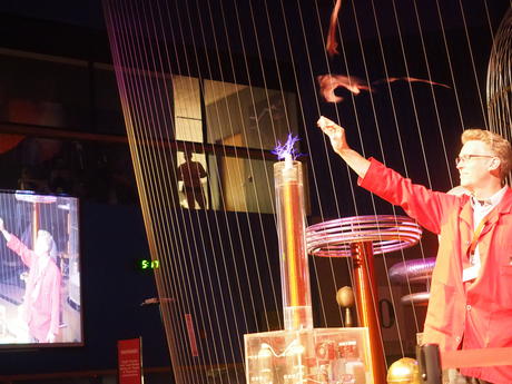 Balloon vs. spark #4