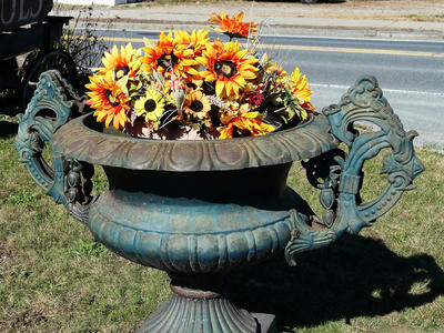 Fall urn
