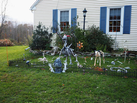 Russell Hannula's Halloween decorations