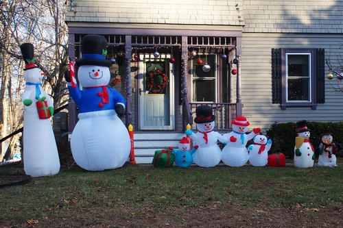 Balloon snowmen