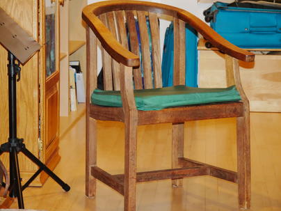 Medium image size (8MP), 12-60mm lens, no extended zoom