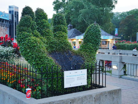 Welcoming Hand topiary
