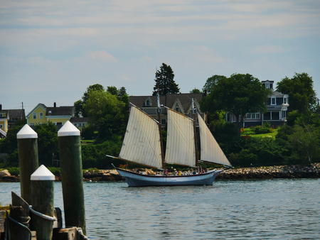 Sailing vessel