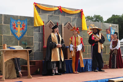 Lady Pretensia Presents