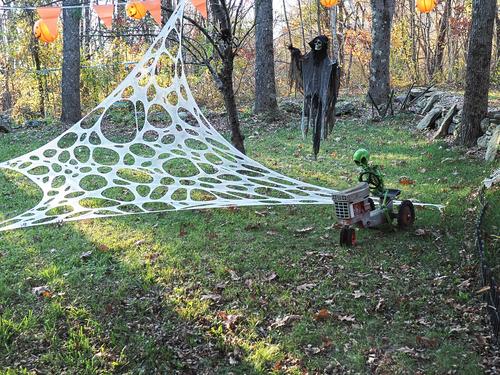 Alien farmer, death, and spider