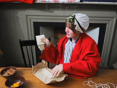 Strawbery Banke candlelight stroll #3