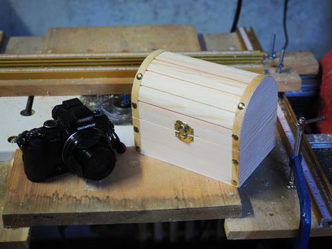 Moving the Stylus-1 into a pirate's treasure chest