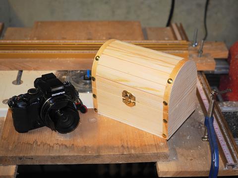 Moving the Stylus-1 into a pirate's treasure chest #2