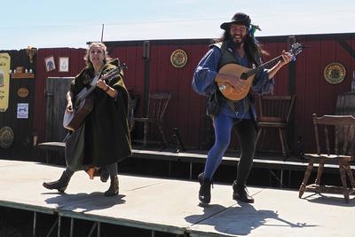 The Foxy Bard and Twig