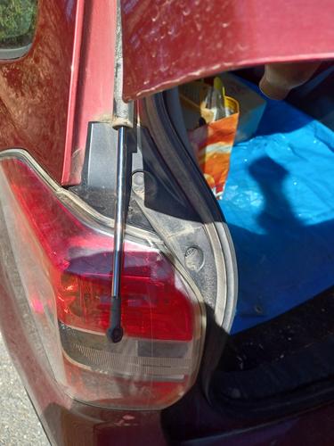 Broken hatch lift arm