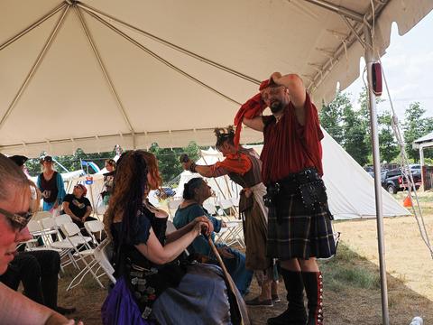 Washing well wenches drenching patrons
