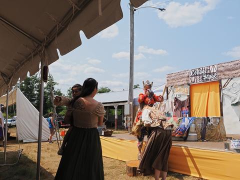 Washing well wenches drenching patrons #2