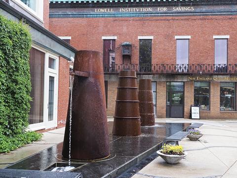 Outside the New England Quilt Museum #3