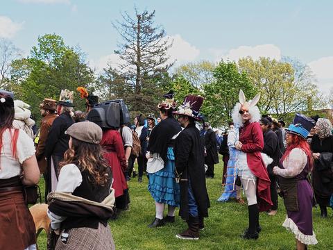 People entering the hat contest
