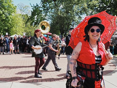 Steampunks on parade