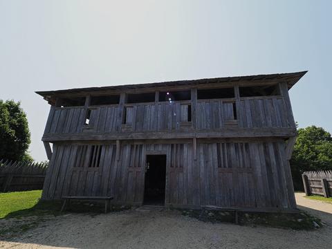 Plimoth building