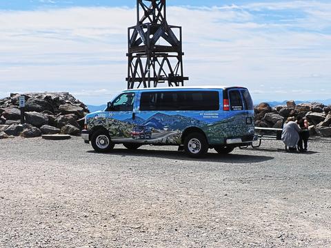 Tour bus on Mount Washington