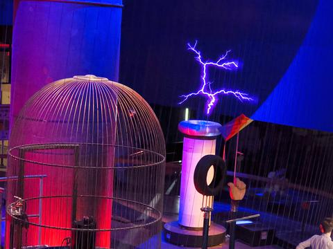 Theater of Electricity Lightning! show #6