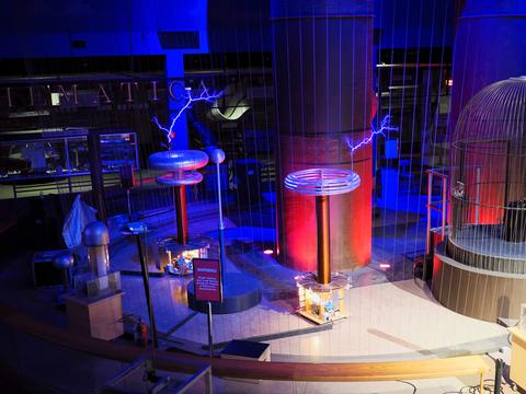 Theater of Electricity Lightning! show #9