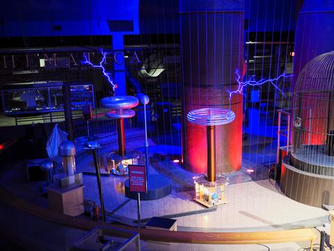 Theater of Electricity Lightning! show #12