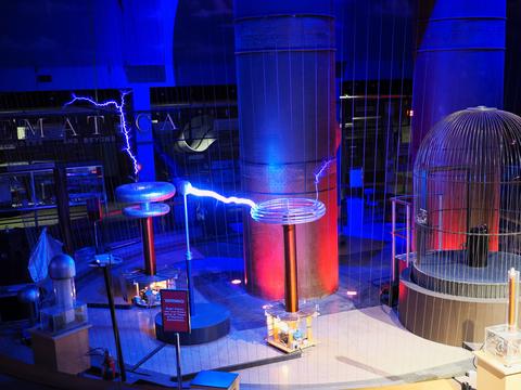 Theater of Electricity Lightning! show #17