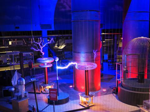 Theater of Electricity Lightning! show #22