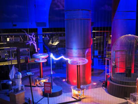 Theater of Electricity Lightning! show #24