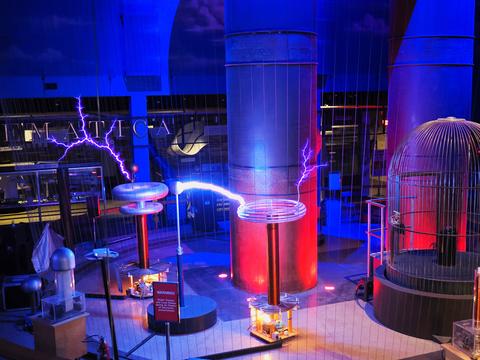 Theater of Electricity Lightning! show #27