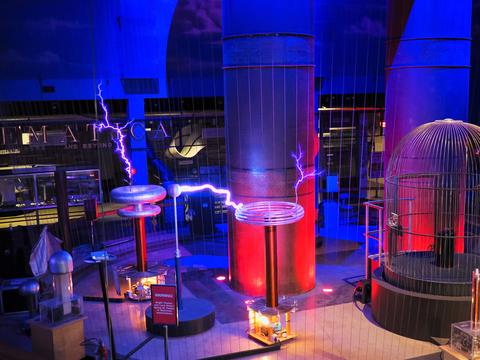 Theater of Electricity Lightning! show #28