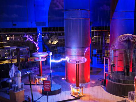 Theater of Electricity Lightning! show #29