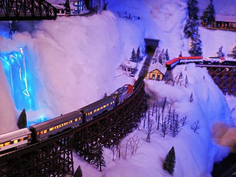 Museum of Science Christmas train display #7