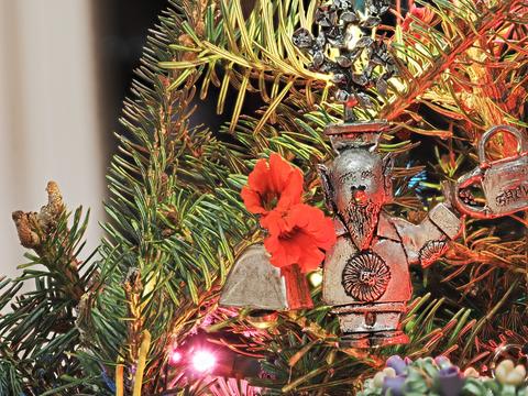 Metal troll ornament