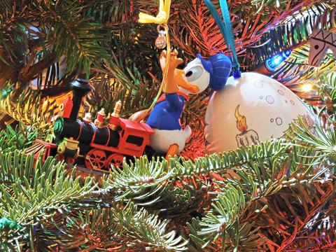 Donald Duck ornament