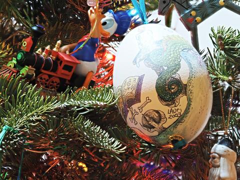 Dragon eggshell ornament