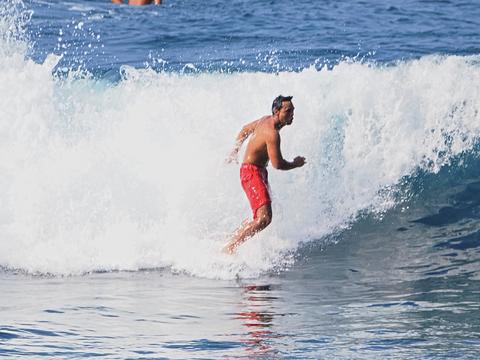 Surfer #2