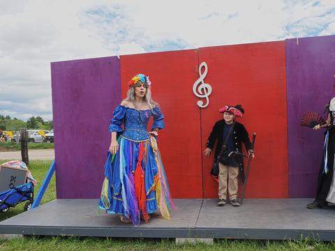 The Duchess and Captain Knobby Knees