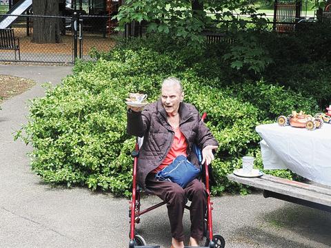 Decorated tea pots #8