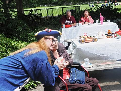 Decorated tea pots #10