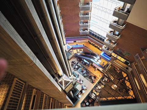 Cambridge Hyatt Regency common area