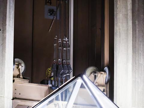 Cambridge Hyatt Regency elevator