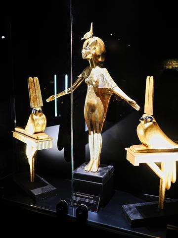 Gold statues #5