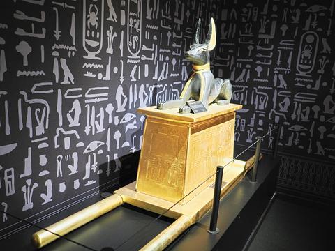 Anubis statue