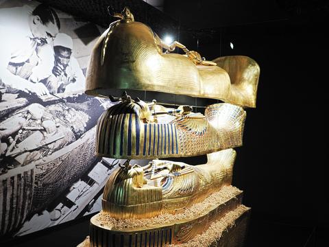 Nesting gold coffins #2