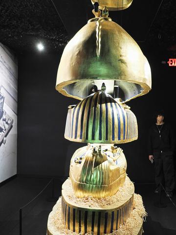 Nesting gold coffins #3